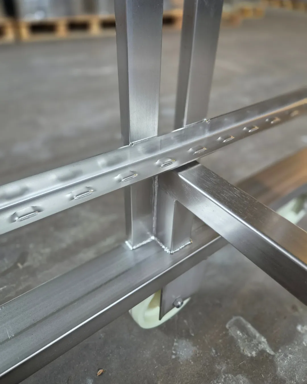 Welded joints of the Smoking cart H type in stainless steel